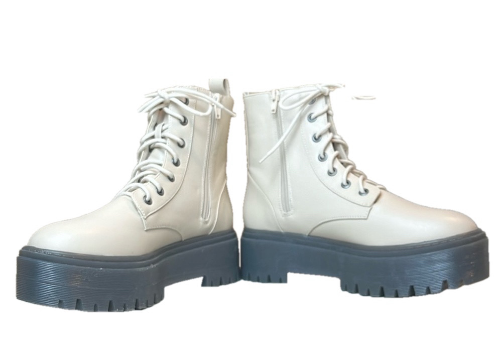 YOKI WOMEN’S platform tan combat lace up zip up boots size 7.5.